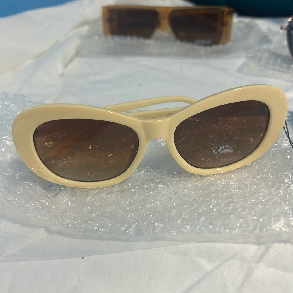 Pretty Little Thing PrettyLittleThing Lot Of 6 Different Pairs Of Sunglasses NWT - Picture 7 of 8